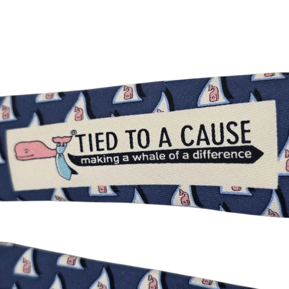 Vineyard Vines Mens Necktie Blue Sea‎ Whale Pattern Flag Silk Handmade USA